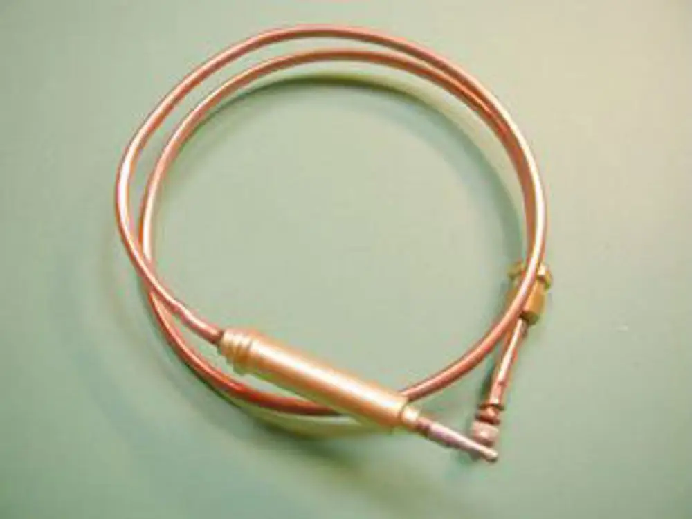 Thermocouple von Remeha, bestehend aus zwei Kupferdrähten, die zu einem Kabel verbunden sind. Die Enden sind für die Temperaturmessung ausgelegt.